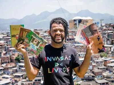 Invasão de Livros: Voz das Comunidades vai distribuir 10 mil livros no Complexo do Alemão