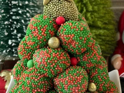 Árvore de Natal de brigadeiros: veja como preparar decoração de Natal comestível