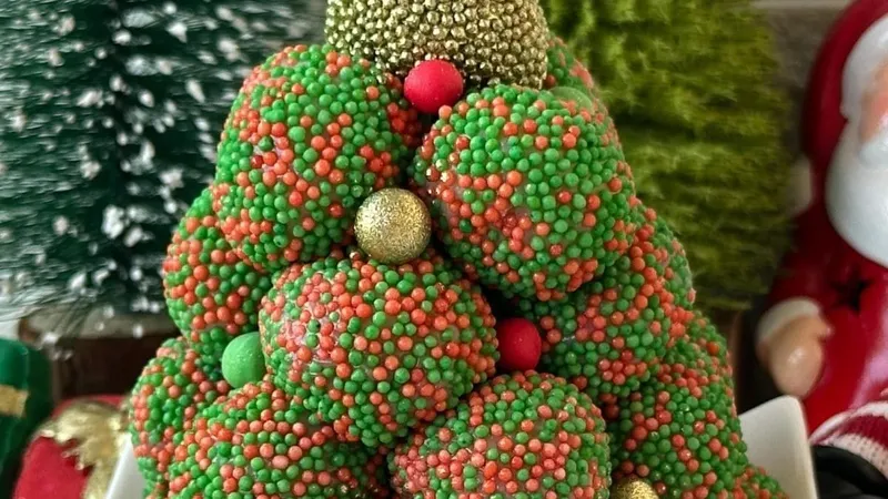 Árvore de Natal de brigadeiros: veja como preparar decoração de Natal comestível