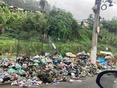 Moradores voltam a reclamar sobre a falta de coleta de lixo em Petrópolis