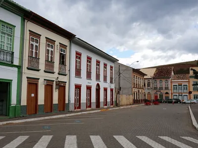 São Luiz do Paraitinga recebe carnaval fora de época com “Menos de 100”