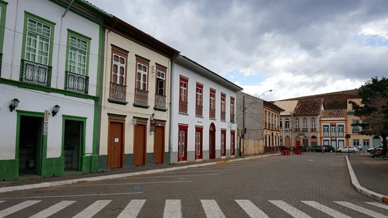 São Luiz do Paraitinga recebe carnaval fora de época com “Menos de 100”