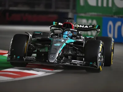 Russell lidera terceiro treino e mantém hegemonia da Mercedes no GP de Las Vegas