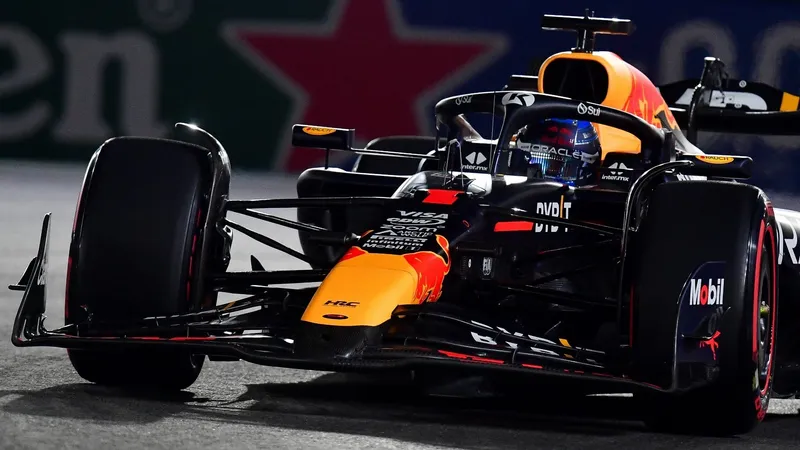 Verstappen vê carro da Red Bull muito lento em Vegas, mas celebra ter ficado à frente de Norris