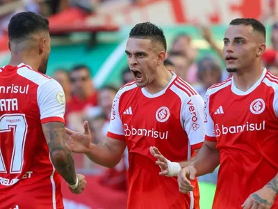 Internacional vence quarta seguida, complica Bragantino e segue invicto há 16 jogos