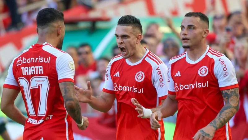 Internacional vence quarta seguida, complica Bragantino e segue invicto há 16 jogos