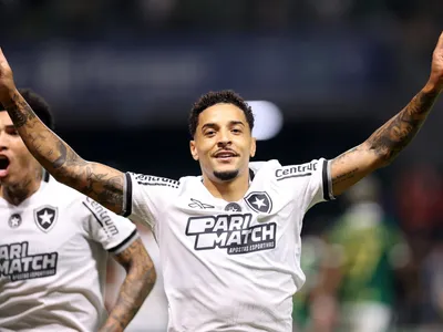 Botafogo derrota Palmeiras, cala Allianz Parque e retoma liderança do Brasileirão