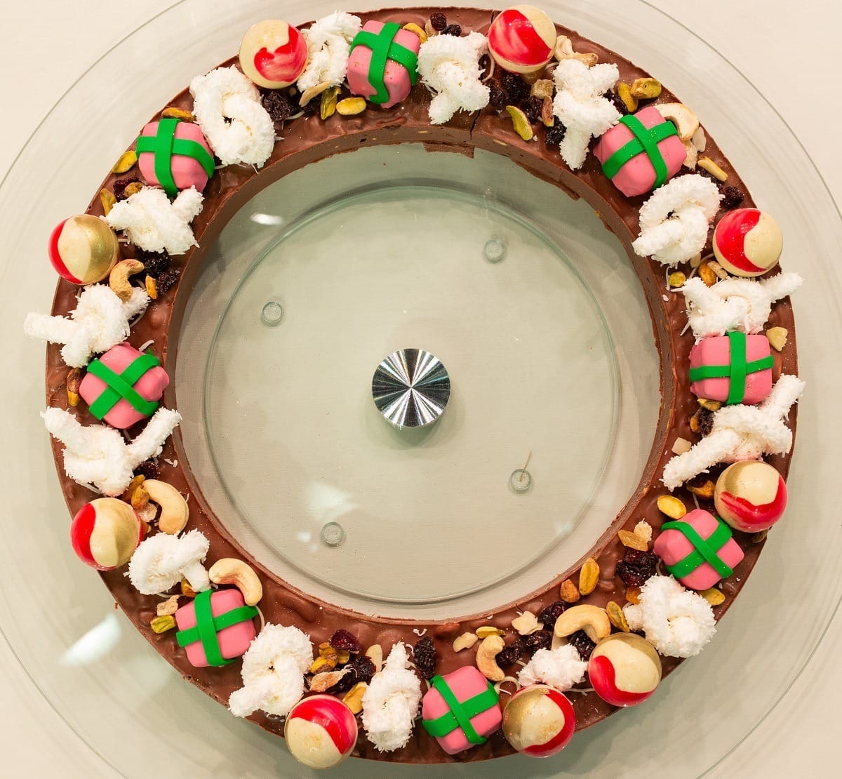 Guirlanda de Natal de chocolate com enfeites de marshmellow | Band Receitas