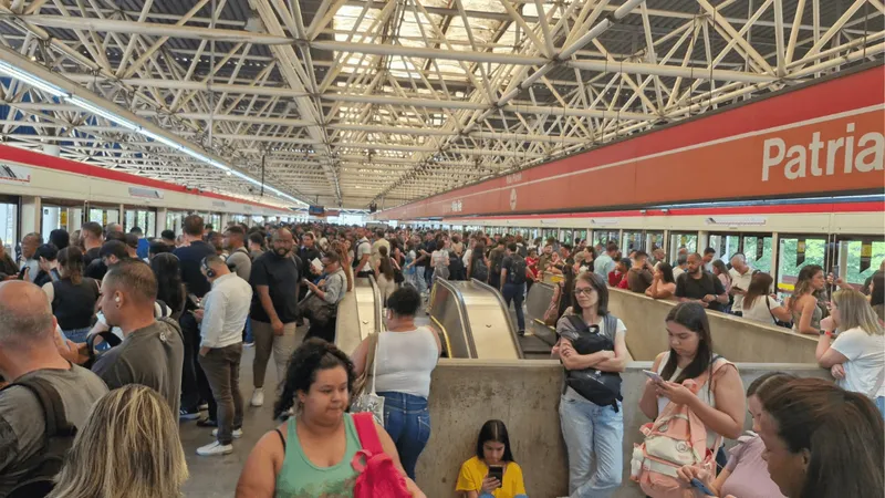 SP: Passageiros enfrentam problemas na Linha 3-Vermelha do Metrô nesta terça-feira (26)