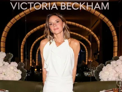 Victoria Beckham relata real motivo de não aparecer sorrindo em fotos