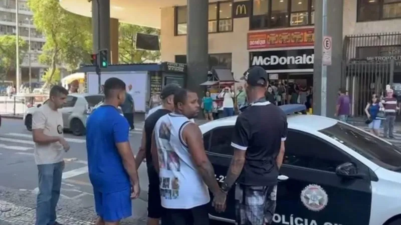 Pessoas em situação  de rua foram induzidas a fornecer dados para criminosos relizarem fraudes