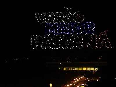 Show de drones marca lançamento de programação de verão no Paraná