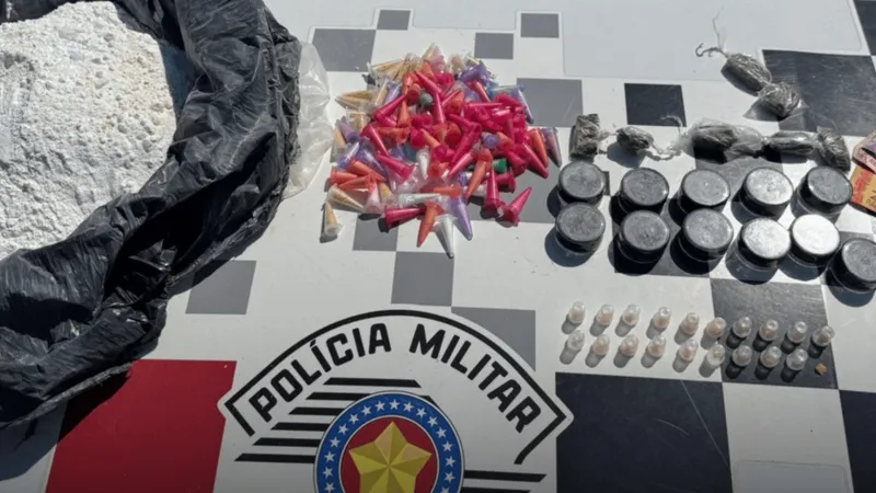 Homem é preso com mais de 3kg de drogas após tentar fugir da PM em Guaratinguetá