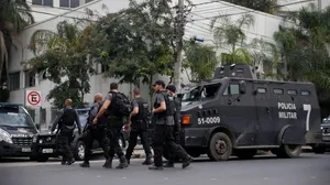 O proprietário de um aterro ilegal é preso por crime ambiental, em Duque de Caxias