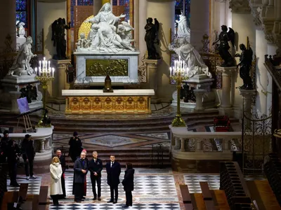 Macron visita Catedral de Notre-Dame às vésperas da reabertura; veja fotos