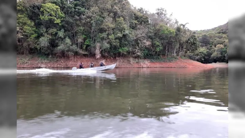 Bombeiros encontram corpo de jovem que desapareceu após bote virar na Represa do Capivari