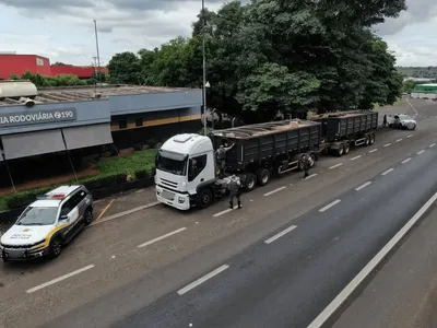 Carreta é apreendida com 350 mil maços de cigarros em Rio Preto