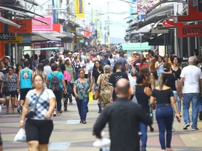 Comércio no centro de Taubaté e São José dos Campos terá horário especial de Natal, confira: