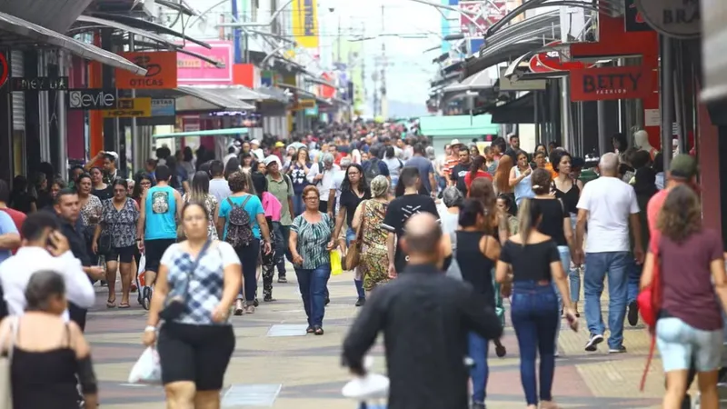 Comércio no centro de Taubaté e São José dos Campos terá horário especial de Natal, confira: