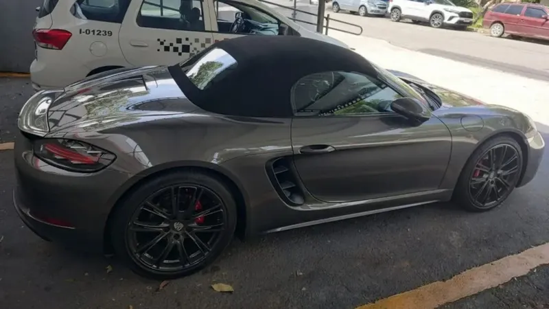 Porsche furtado na capital é recuperado pela PM em São José dos Campos