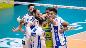 Vôlei Renata leva o jogo para o tie-break e vence o Cruzeiro de virada fora de casa