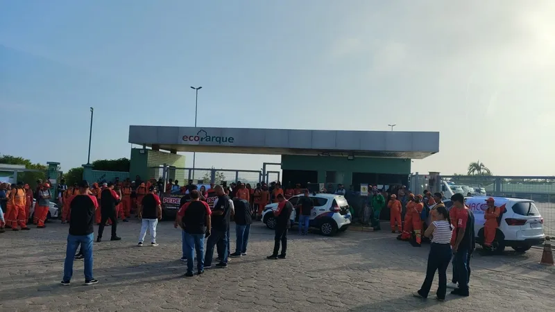 Coletores de lixo de Jacareí entram em greve nesta segunda-feira (2)