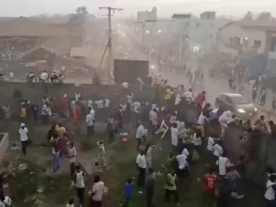 Tumulto após briga de torcida em jogo de futebol causa 56 mortes em Guiné