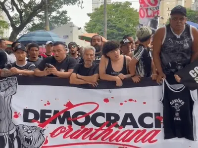 Torcida do Corinthians protesta contra Impeachment de Augusto Melo