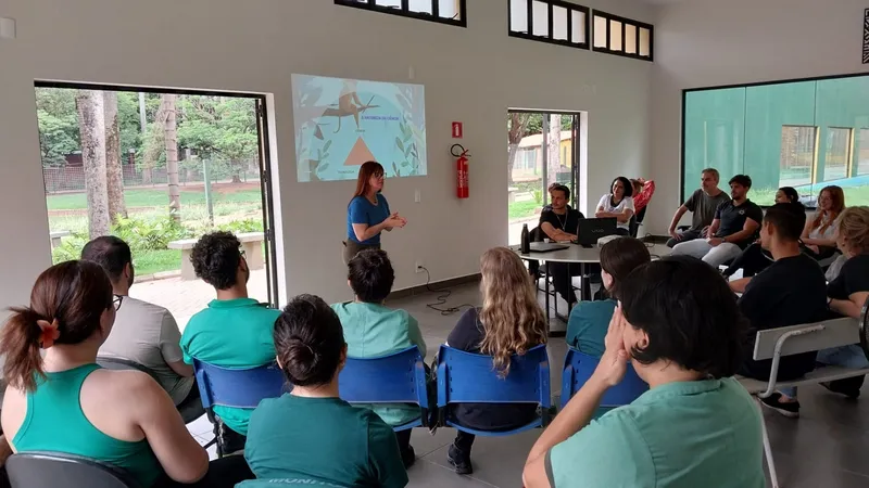 Monitores e estagiários recebem formação em Educação Ambiental