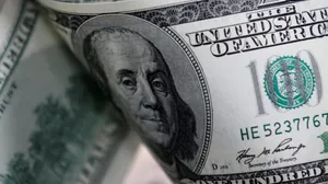 Dólar cai pelo 11º dia seguido e fecha em R$5,81