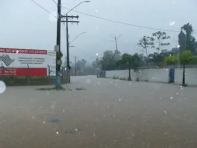 Vale do Paraíba e Litoral Norte de SP enfrentam alagamentos e deslizamentos após chuvas