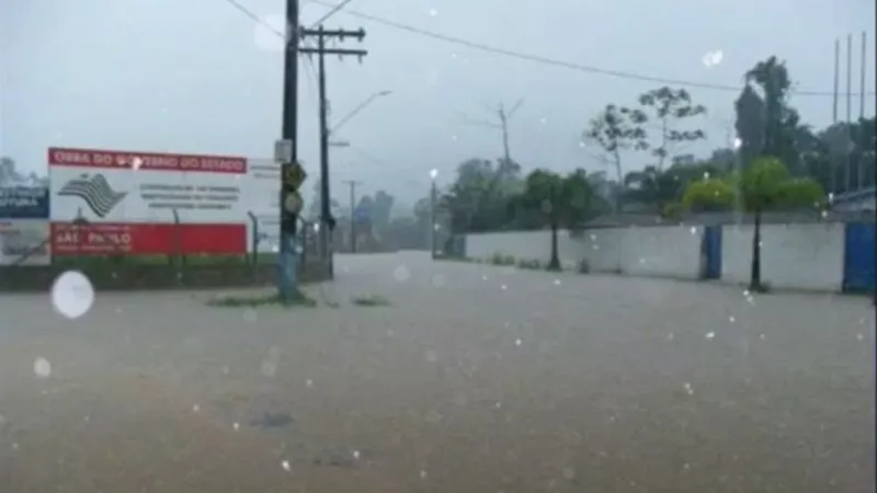 Chuvas no litoral de São Paulo superam média esperada para dezembro