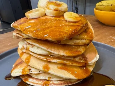 Panqueca americana é opção gostosa para o café da manhã; saiba fazer na frigideira