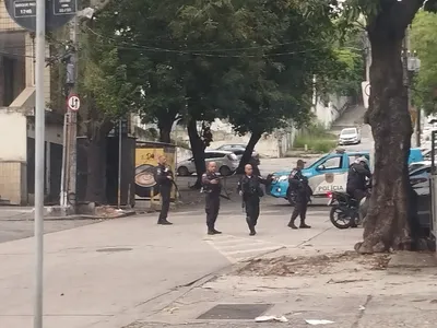 Operação mobiza grande efetivo policial no Complexo da Penha; ação deixa feridos e morto