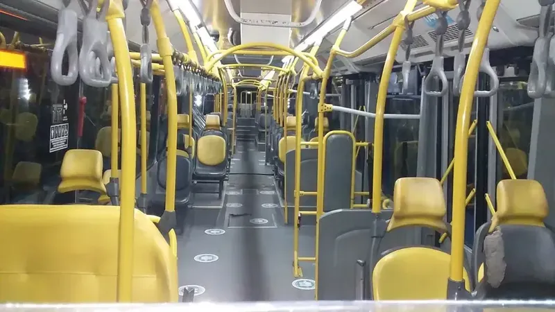 Passageiros denunciam precariedade e demora de ônibus das linhas 919 e 920