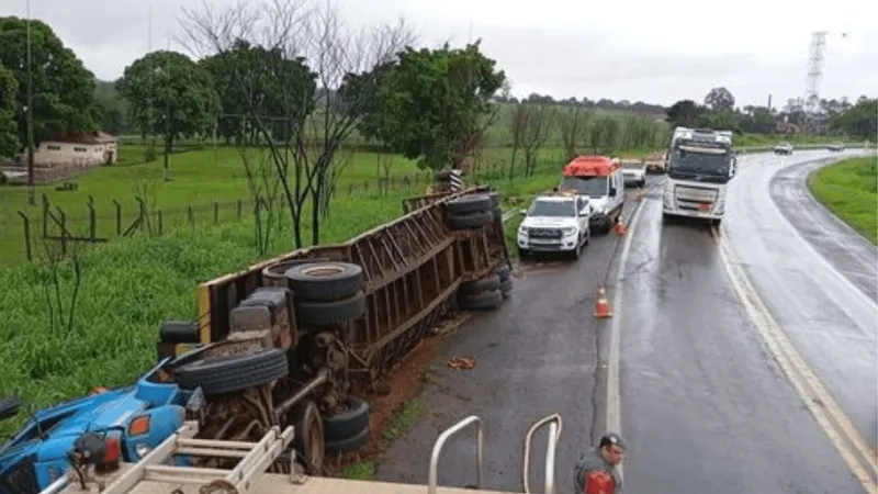 Motorista de carreta morre após acidente em Itatinga