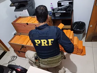 PRF prende dois homens por tráfico de drogas na divisa de São Paulo com Paraná