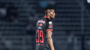 Douglas Mendes completa 50 jogos como profissional em meio a luta no Z4