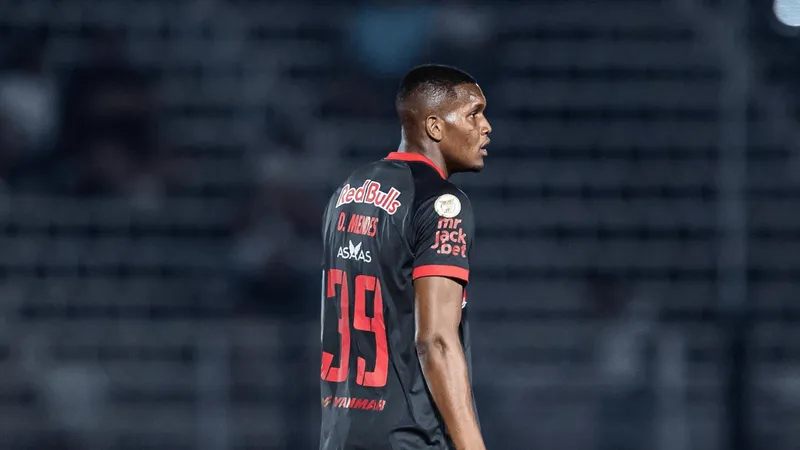 Douglas Mendes completa 50 jogos como profissional em meio a luta no Z4