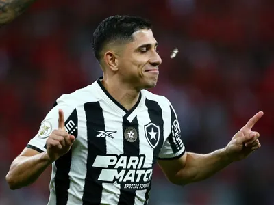 Botafogo bate Internacional no Sul e fica a um empate do título do Brasileirão