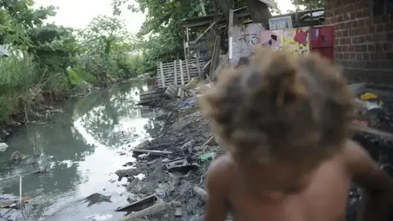 32,1% da população brasileira morava em casas sem esgoto sanitário, aponta IBGE