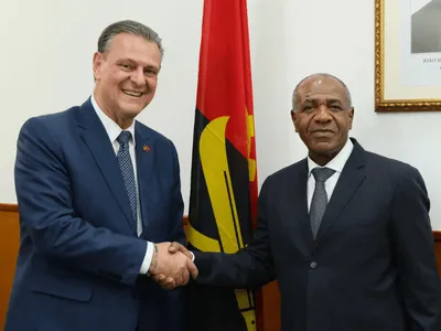 Em Angola, Fávaro discute fortalecimento da cooperação agrícola