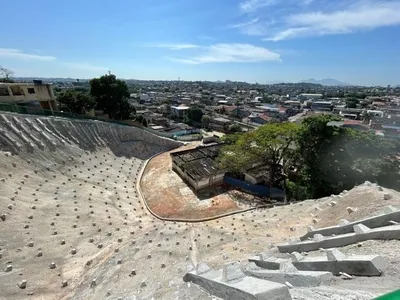 Obras de contenção de encostas em Belfod Roxo são concluídas