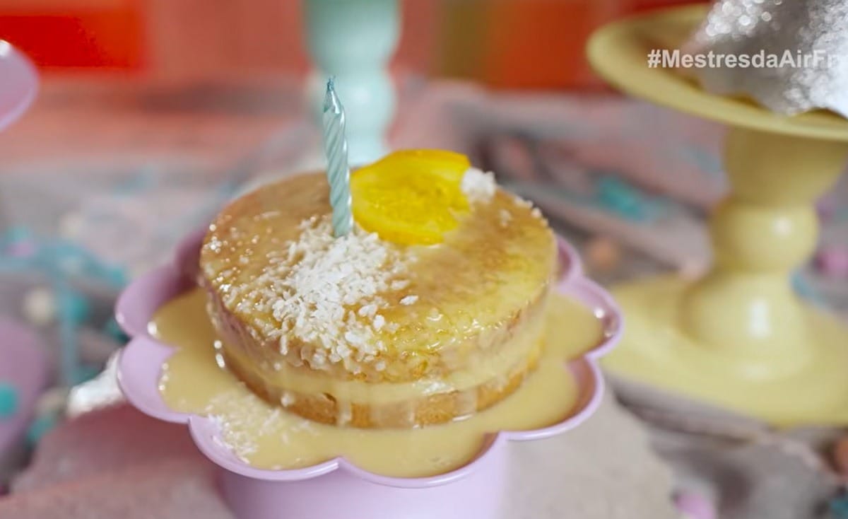 Bolo de coco com licor de laranja na air fryer| Band Receitas