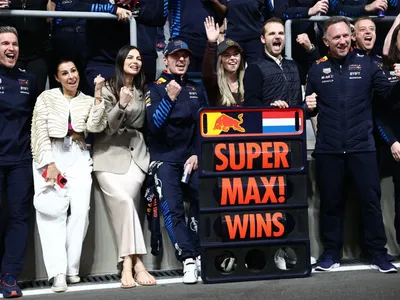 Max Verstappen e Kelly Piquet anunciam a chegada do primeiro filho do casal