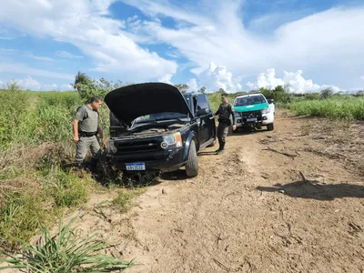 Carro furtado em Campinas é localizado em zona rural de Limeira