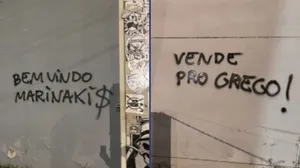 Muro de São Januário é pichado com dizeres 'vende pro grego!' e 'bem-vindo Marinakis'