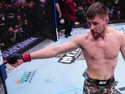 UFC 310: Bryce Mitchell vence Kron Gracie por nocaute após cotovelada brutal