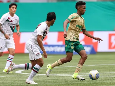 Estêvão deixa Allianz chateado com derrota do Palmeiras e é consolado: "Fica um vazio"