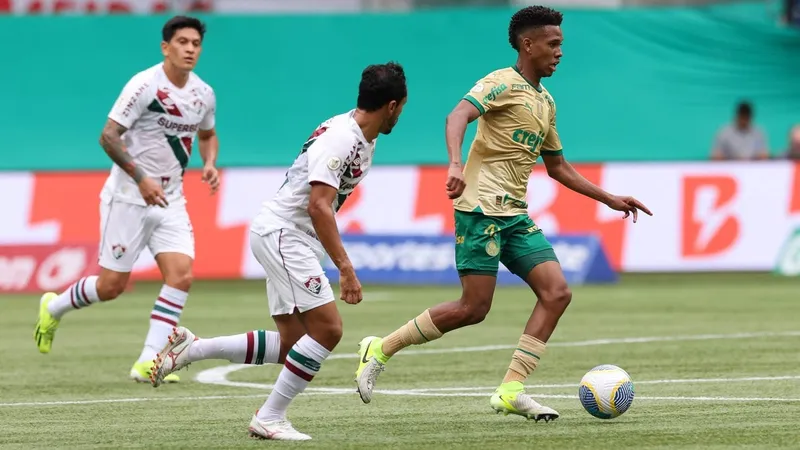 Estêvão deixa Allianz chateado com derrota do Palmeiras e é consolado: "Fica um vazio"